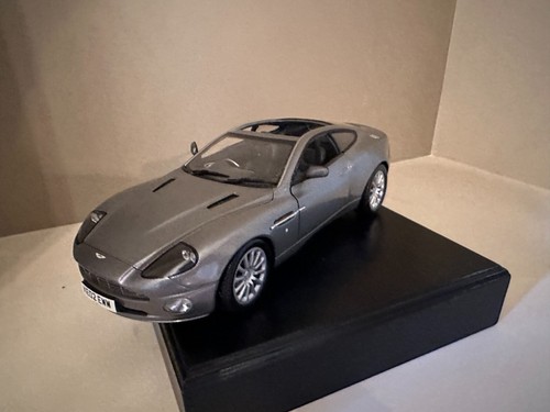 Modellino auto pressofuso Aston Martin argento - Foto 2 di 2