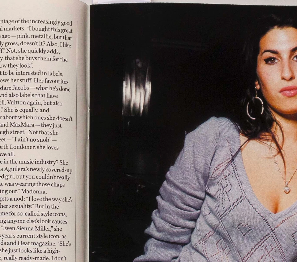 Amy Winehouse FASHION SHOOT & INTERVIEW Frank 5 pages RARE 2000'S PHOTO MAGAZINE - Image 4 of 4