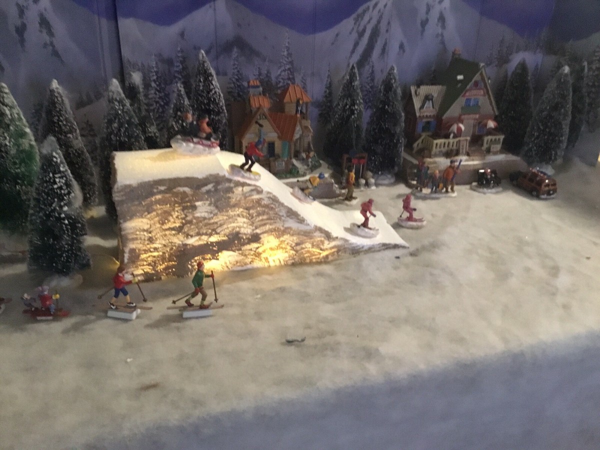 ププ　LEMAX クリスマス　スキーリゾート　ジオラマ　ライトハウス christmas village display Set Of 3 , 1 Illuminated Ski Slope