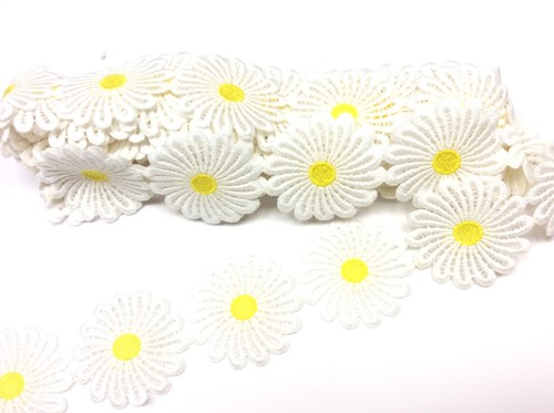 PIZZO MACRAM&Egrave; MARGHERITE  BIANCO &amp; GIALLO - Picture 1 of 2