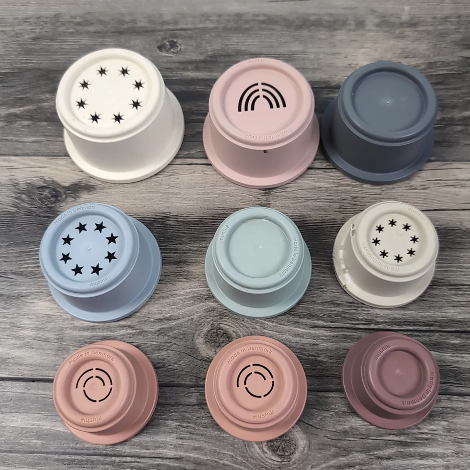 Mushie Baby Tazas Apilables Hechas en Dinamarca Juguetes de Baño Apilables 9 Tazas 3 Años Foto 3 de 4