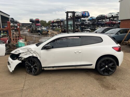 Volkswagen Scirocco 1968cc TDi start/stop 2011 ONE WHEEL NUT BREAKING - Picture 3 of 11