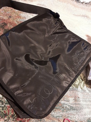  Bolso de Mano Bloomingdales Negro Nylon Cierre con Solapa - Imagen 1 de 2