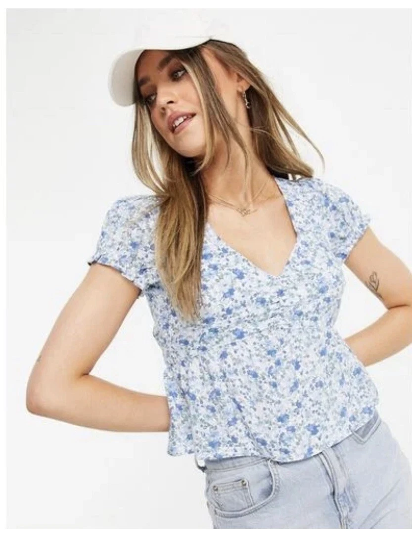 Hollister floral crop clearance top
