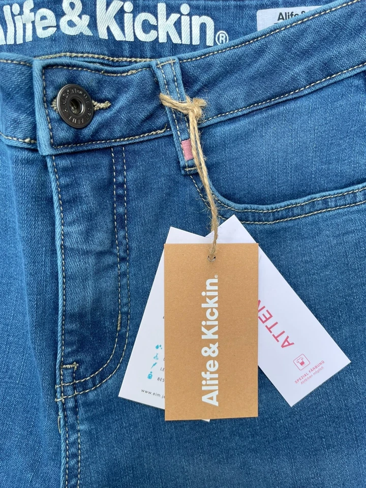 Alife&Kickin High Rise Bootcut Jeans Nualaak - Bild 3 von 4