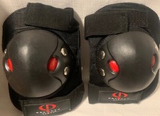 Youth/Child- Small--Gravity Games Knee Pads--Roller  Inline Skate Boarding Etc.