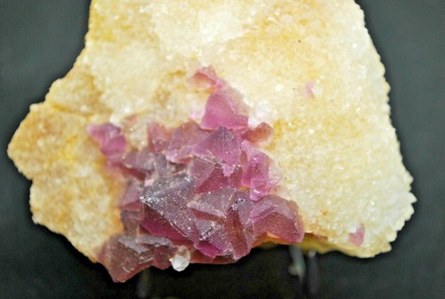 RARE.FLUORITE OCTAEDRIQUE POURPRE SUR QUARTZ - Picture 5 of 8