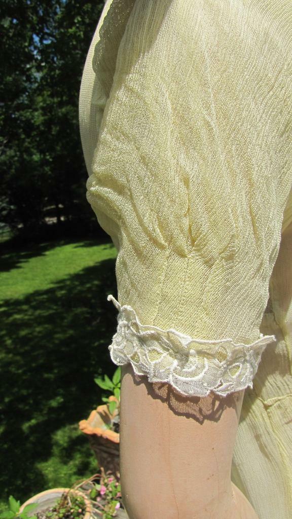 VTG 30S YELLOW PUFF SLEEVE TUNIC TOP  FLORAL TRIM… - image 6