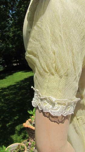 VTG 30S YELLOW PUFF SLEEVE TUNIC TOP  FLORAL TRIM  34B - Picture 6 of 12