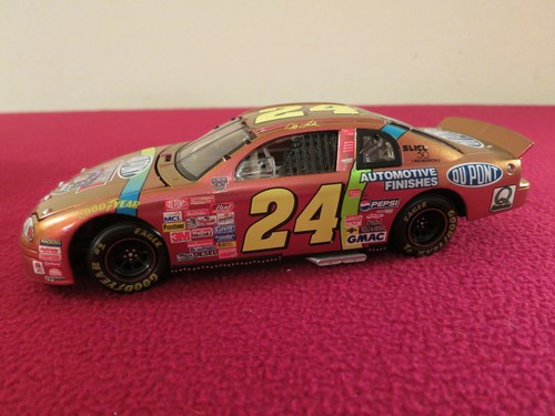 Dupont Chromalusion #24 Jeff Gordon NASCAR Diecast Coin Bank w/Key 1:24 NEW - Picture 4 of 8
