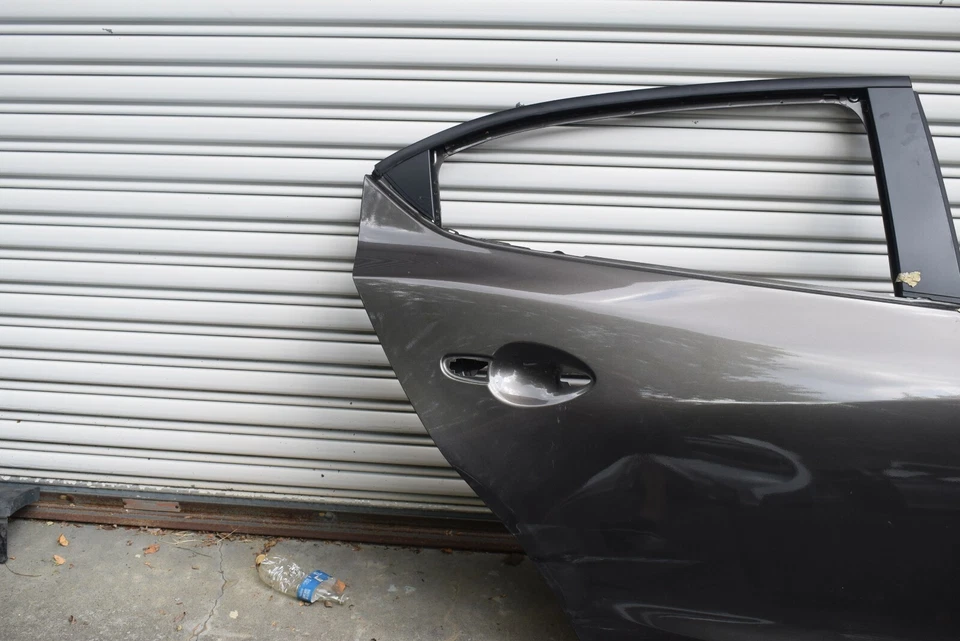 Mazda 2014-2015 3 puerta trasera derecha exterior de fábrica OEM] Foto 2 de 4