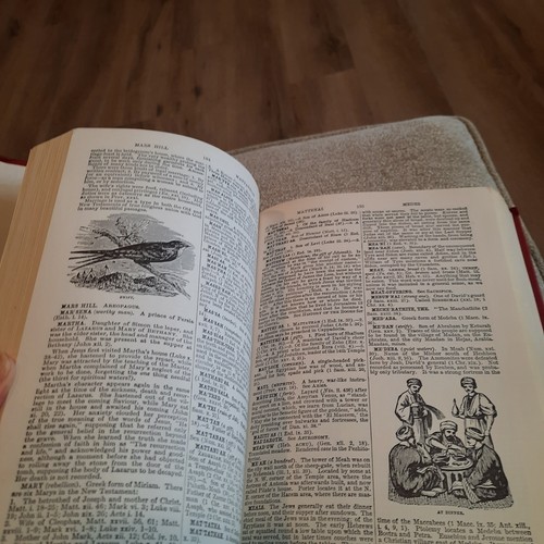 Smith's Bible Dictionary New Complete Concordance Revised Edition AJ Holman - Picture 5 of 7