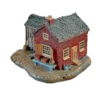 GB Retailers Village Collectible Rustic Vintage Country Cabin House Decor Resin