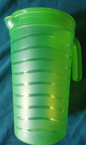 new Pitcher Lid 2.5qt Sure Fresh Pitcher with Wave Designs, With Handle green - Picture 2 of 2