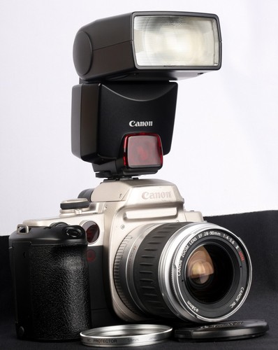 Canon EOS 55 QD AF 35mm Film SLR c/w EF 28-90/4-5.6 II USM Zoom Lens & 380EX Kit - Picture 3 of 12