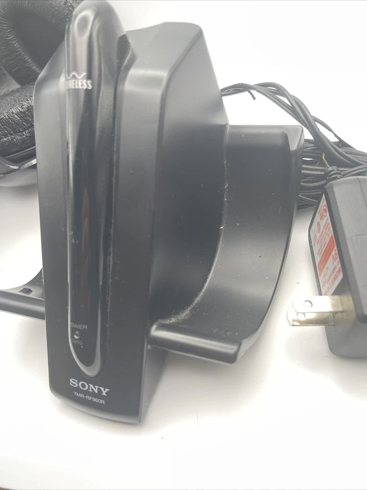 Auriculares inalámbricos Sony con cancelación de ruido con base de carga RF960R Foto 3 de 4