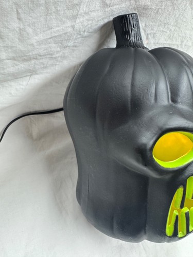 HALLOWEEN MODELLATO ILLUMINATO NERO E VERDE SPAVENTOSO SCHELETRO FACCIA JACK-O-LANTERN - Foto 8 di 11