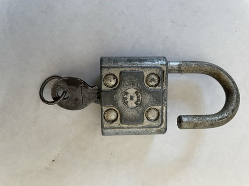 Vintage Yale Junior Lock With Key Working Padlock Made in U.S.A. - Picture 2 of 3