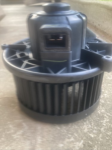 New Genuine OEM Heating Air Conditioning Blower Motor with Wheel - GM 22896430 - Picture 3 of 3