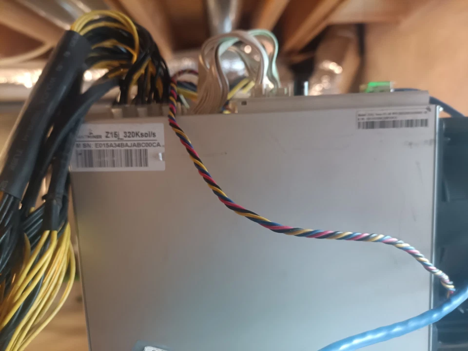Antminer Z15j 320k Sol Zcash Miner con fuente de alimentación Apw7 Foto 3 de 3