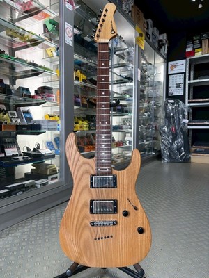 Charvel San Dimas Strat-Style E-Gitarre 2-Humbucker Flat Neck