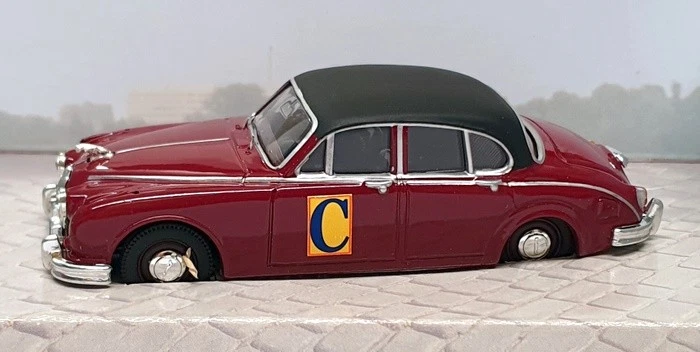 Corgi 1/43 Scale 01803 - Jaguar Mk2 Inspector Morse 1 Of 87 - Maroon/Black - Image 3 of 4