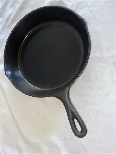 RESTORED Lodge Cast Iron Skillet #8. 3-Notch, Heat Ring, SEASONED