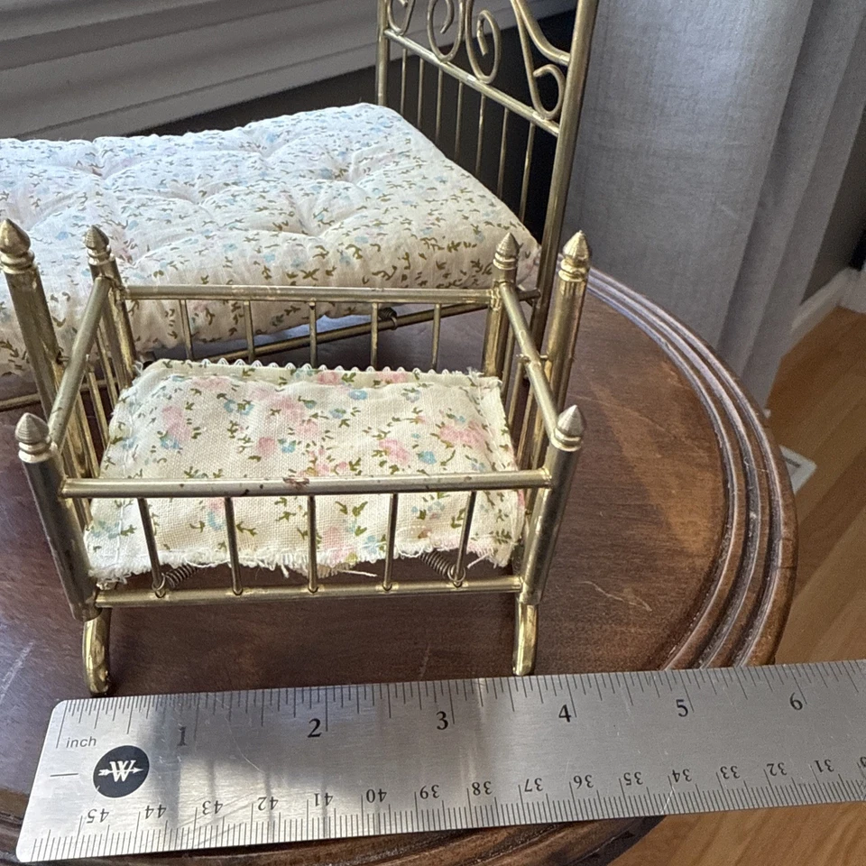 Dossel, cama e berço combinando vintage para casa de bonecas (aparência de metal bronze) - Imagem 2 de 4