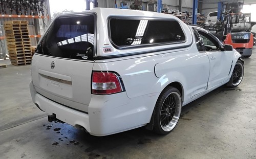 HOLDEN COMMODORE REAR BUMPER VF, UTE, BASE/SS/SV6/SS-V, 05/13-12/17 2015 - Picture 9 of 12