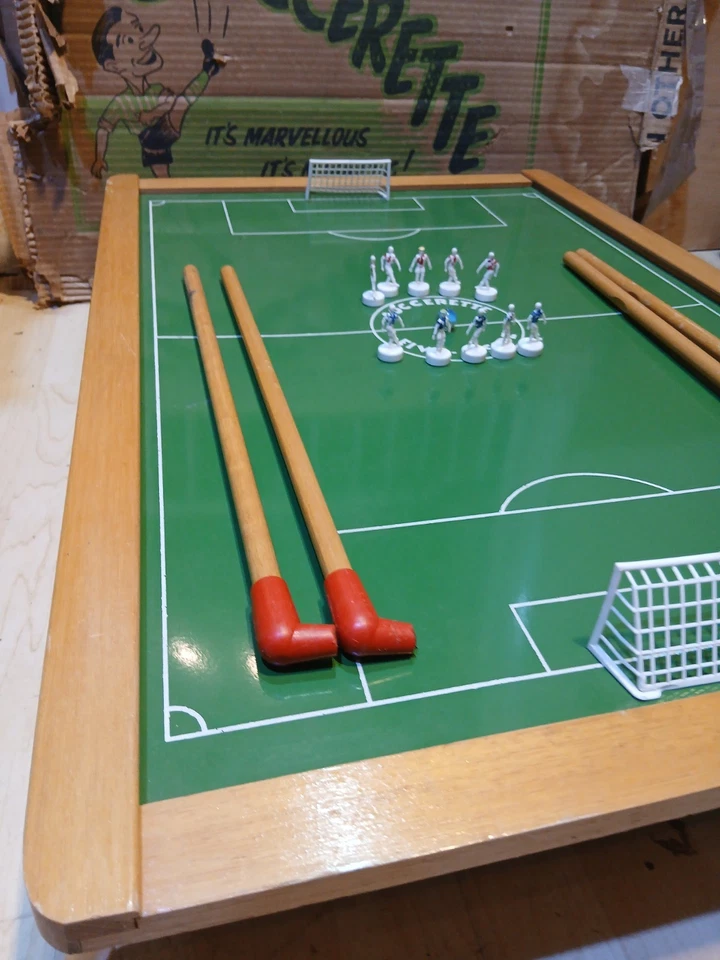 VINTAGE 1950'S SOCCERETTE Toy Board FOOTBALL GAME FIVE A SIDE TABLE Complete Set - Image 2 of 4