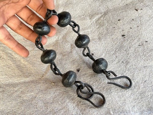 ANTIGUA CADENA DE BOLAS DE LINTERNA/LÁMPARA DE ÉPOCA MOGHAL DE HIERRO FORJADO A MANO Y GANCHO COLGANTE - Imagen 6 de 13