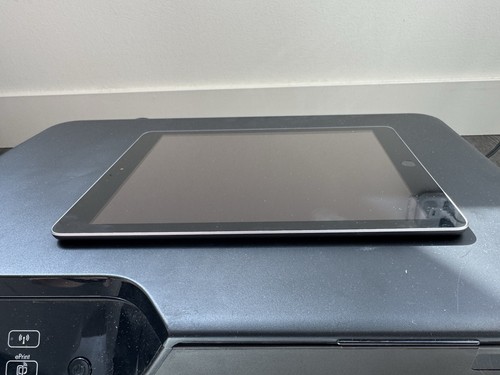 Apple iPad 6th gen WiFi 32gb With Case bundle - Picture 10 of 11