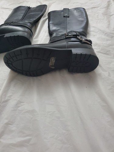 Clarks Women's Shin High Boots Leather Uppers Rubber Sole And Heel Size: 7 - Picture 4 of 6