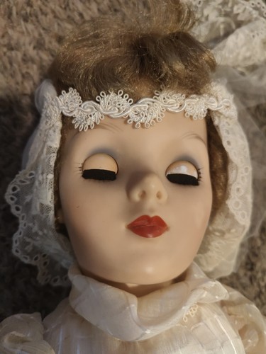 Vintage Eegee's Fashion Doll in Bridal Outfit - Picture 6 of 8