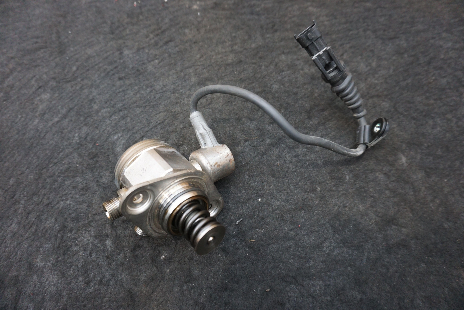 Front Right High Pressure Fuel Pump OEM 252704 Ferrari California 2008-14