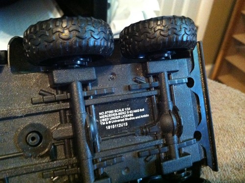 Mordedores Jada Mercedes-Benz G63 AMG 6x6 Jurassic World e Indominus Rex escala 1/24 - Imagen 14 de 15