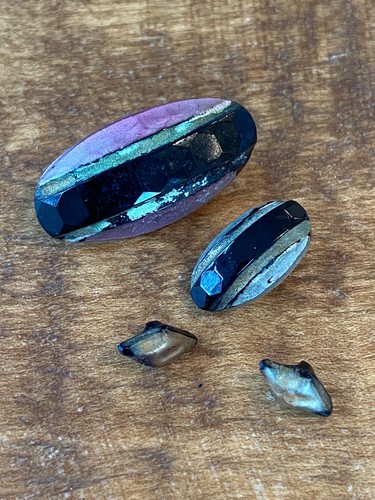4 vintage fancy painted black glass buttons - Picture 3 of 12