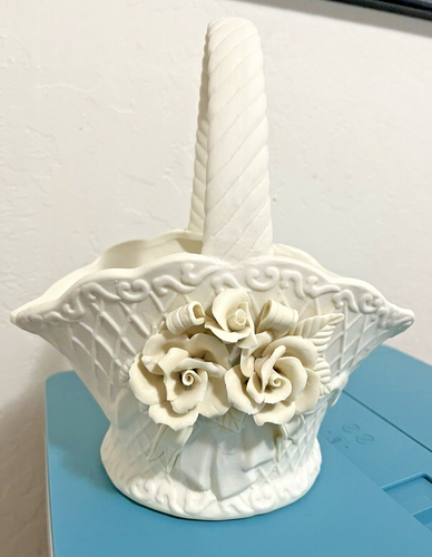 KERAMIK ELFENBEINFARBEN KORB MIT ROSEN 10" Höhe - Bild 1 von 6
