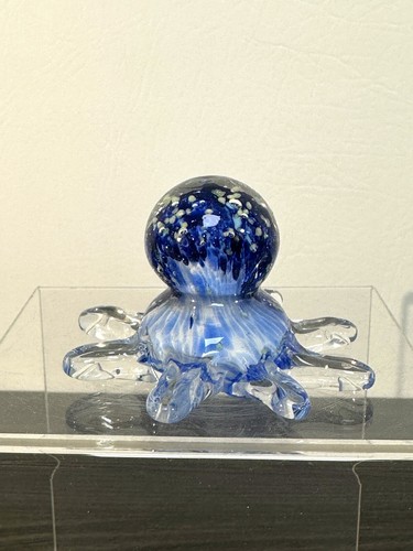 Pisapapeles Dynasty Gallery Blue Glow in the Dark Glass Pulpo, vidrio soplado a mano - Imagen 4 de 13