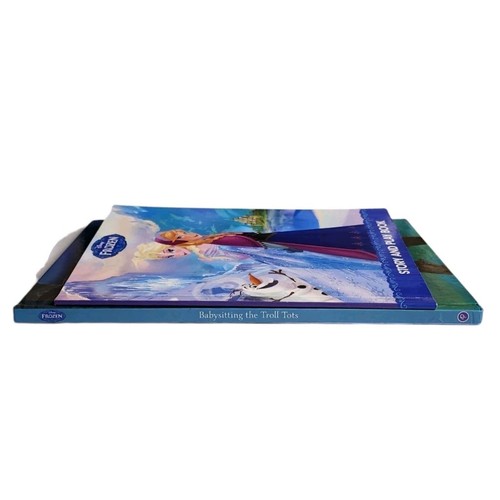 Paquete de 2 libros de historia y juego Disney Frozen Babysitting the Troll Tots y Disney - Imagen 7 de 10