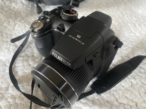 FujiFilm Finepix S4000 Digital Camera 14MP 30X Zoom with Case. Free post - Picture 15 of 23