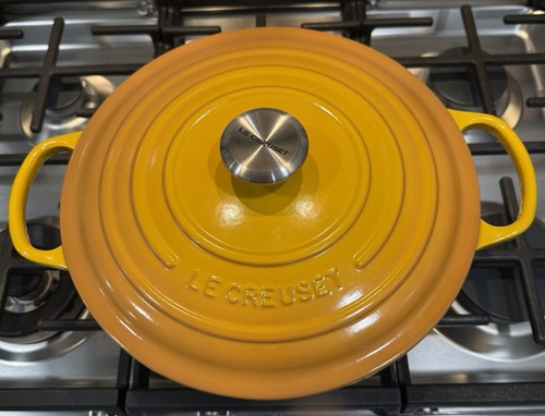NEW Le Creuset 7.25 Qt Signature Cast Iron Dutch Oven Nectar #28 with Box - Picture 7 of 11
