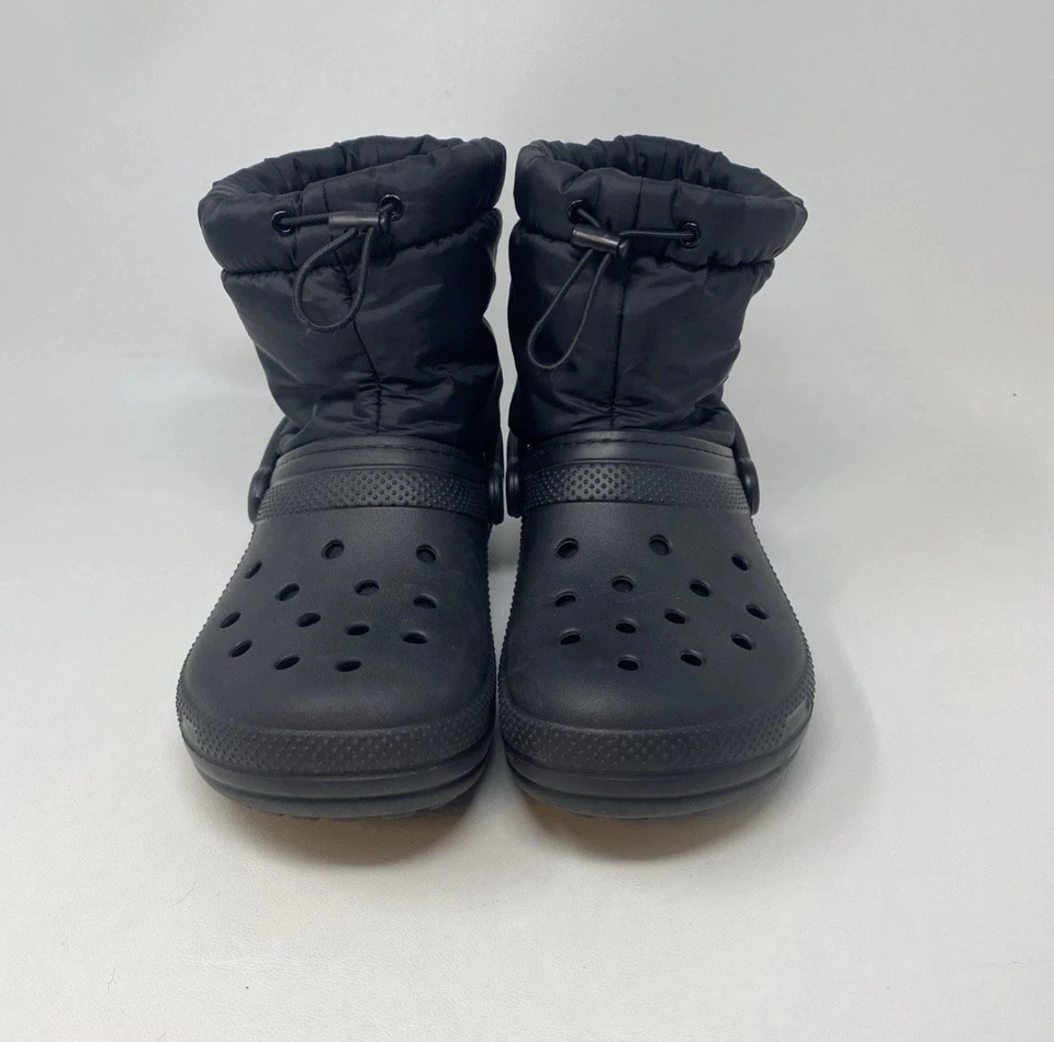 Crocs Clásico Forrado Neo Puff Forrado Botas de Invierno Unisex M11 W13 Negro 206630 Foto 4 de 4
