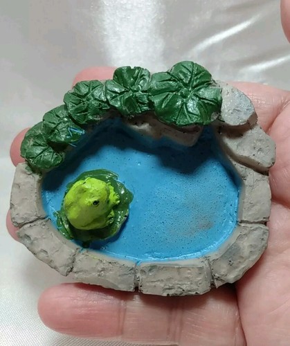 Frogs Figurine Paddling in Pond for Desktop Fairy Garden Patio Resin VGC 2.5" L - Picture 4 of 16