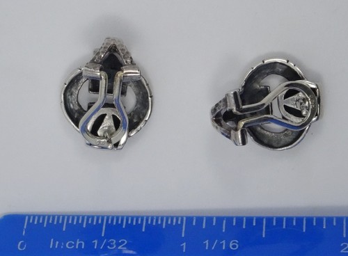 HIGH END DESIGNER INSPIRED EMBOSSED PATTERN STERLING EARRINGS ~ 0.75" / 7g - Picture 6 of 7
