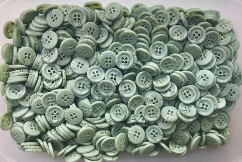 Bottoni piccoli 15 mm 24 L verde salvia chiaro modello vortice 4 fori artigianali (Z9) - Foto 24 di 24