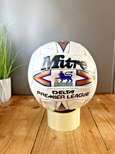 RÉPLICA DE BALÓN DE FÚTBOL MITRE DELTA PREMIER LEAGUE FIRMADO POR EL EQUIPO 1992 DE COLECCIÓN - Imagen 3 de 6