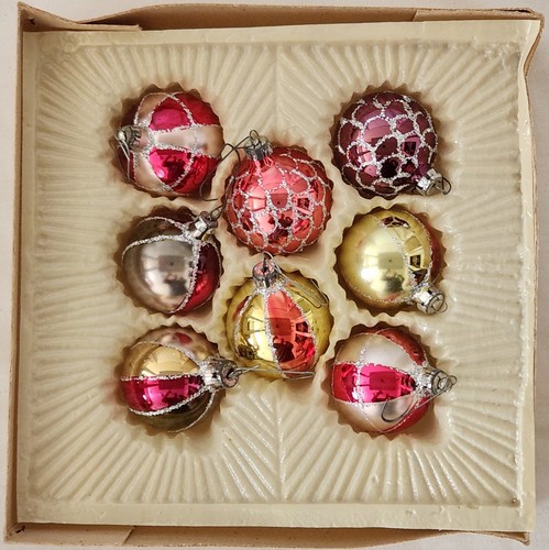 VINTAGE HAND DECORATED CHRISTMAS ORNAMENTS - 1960's BRAND NEW/ORIGINAL BOX - Picture 4 of 12
