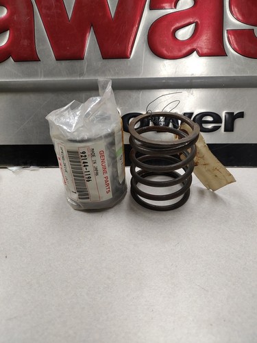 92144-1196 NEW KAWASAKI DRIVE SPRING LOT OF 2 FITS MULE FREE SHIPPING! - Picture 5 of 5