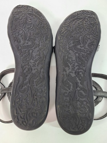 Sandali NAOT ELINOR in pelle metallizzata con borchie e fibbia boho taglia 40 usati in ottime condizioni - Foto 7 di 7